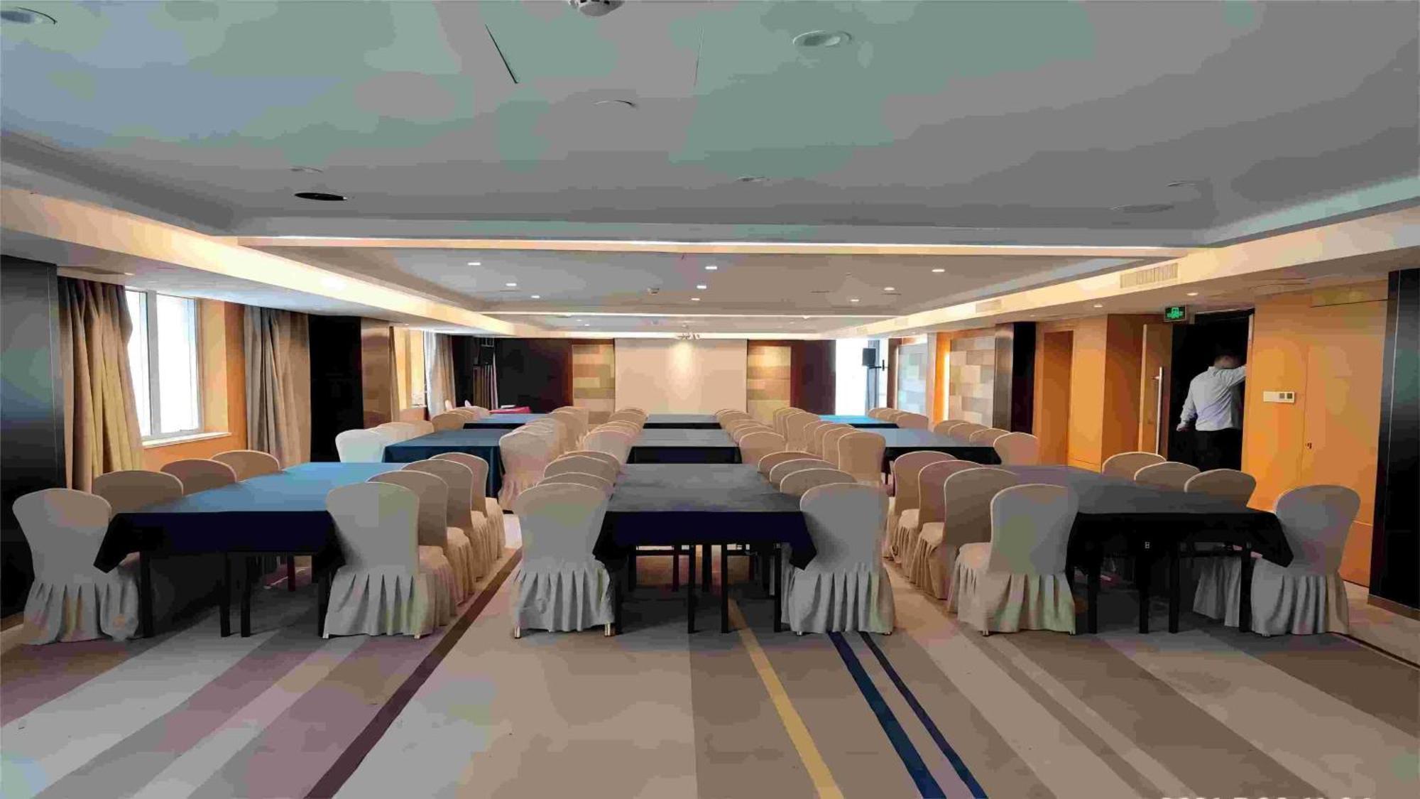 Holiday Inn Express Zhengzhou Airport By Ihg Xinzheng  Ngoại thất bức ảnh